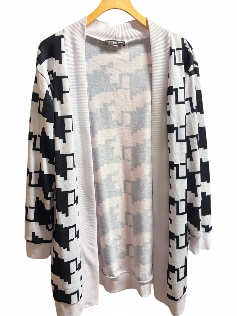 Black & White Geometric Open-Front Women's Cardigan